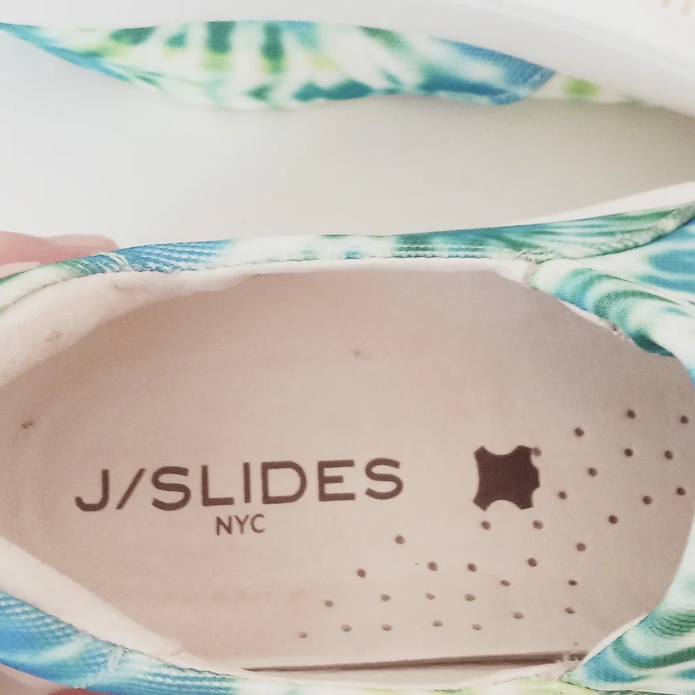 J Slides blue green tie dye Sneakers Shoe  Size 6.5  Great condition!